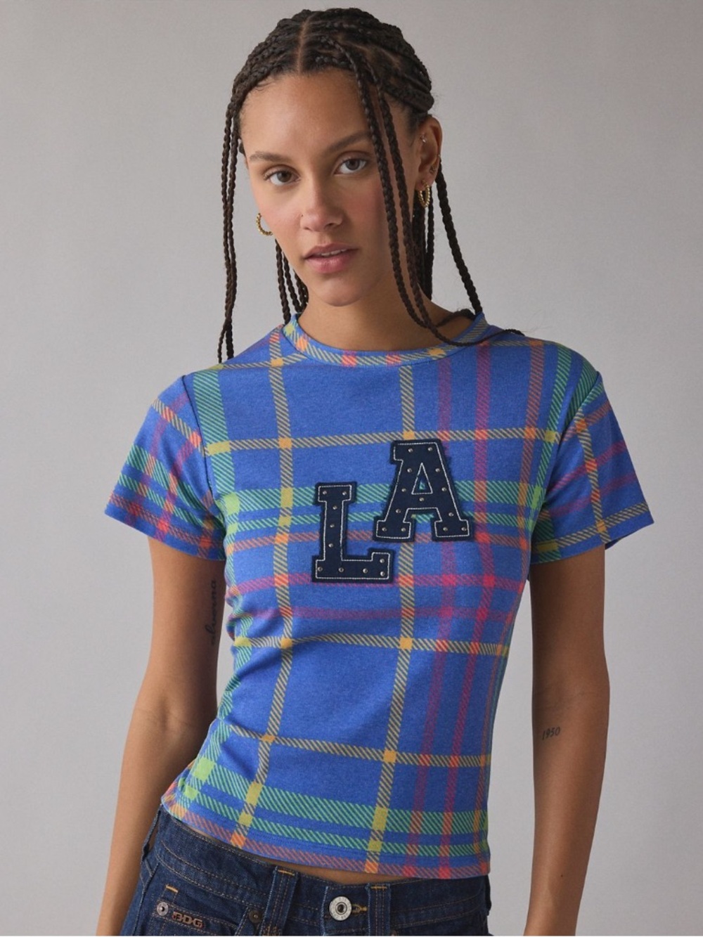 👨‍🎤 UO LA Appliqué Graphic Plaid Print Baby Tee